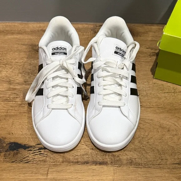 Adidas Cloudfoam White and Black Sneakers - Picture 3 of 5